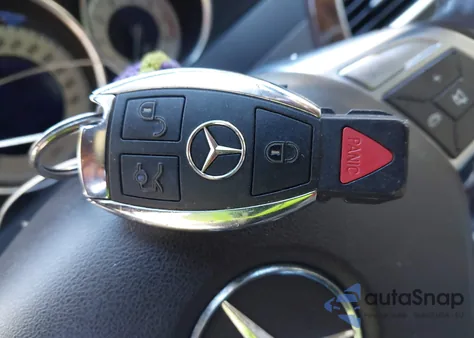 2012 Mercedes-Benz C 250 Luxury из США, поврежденный, VIN WDDGF4HB6CA610080